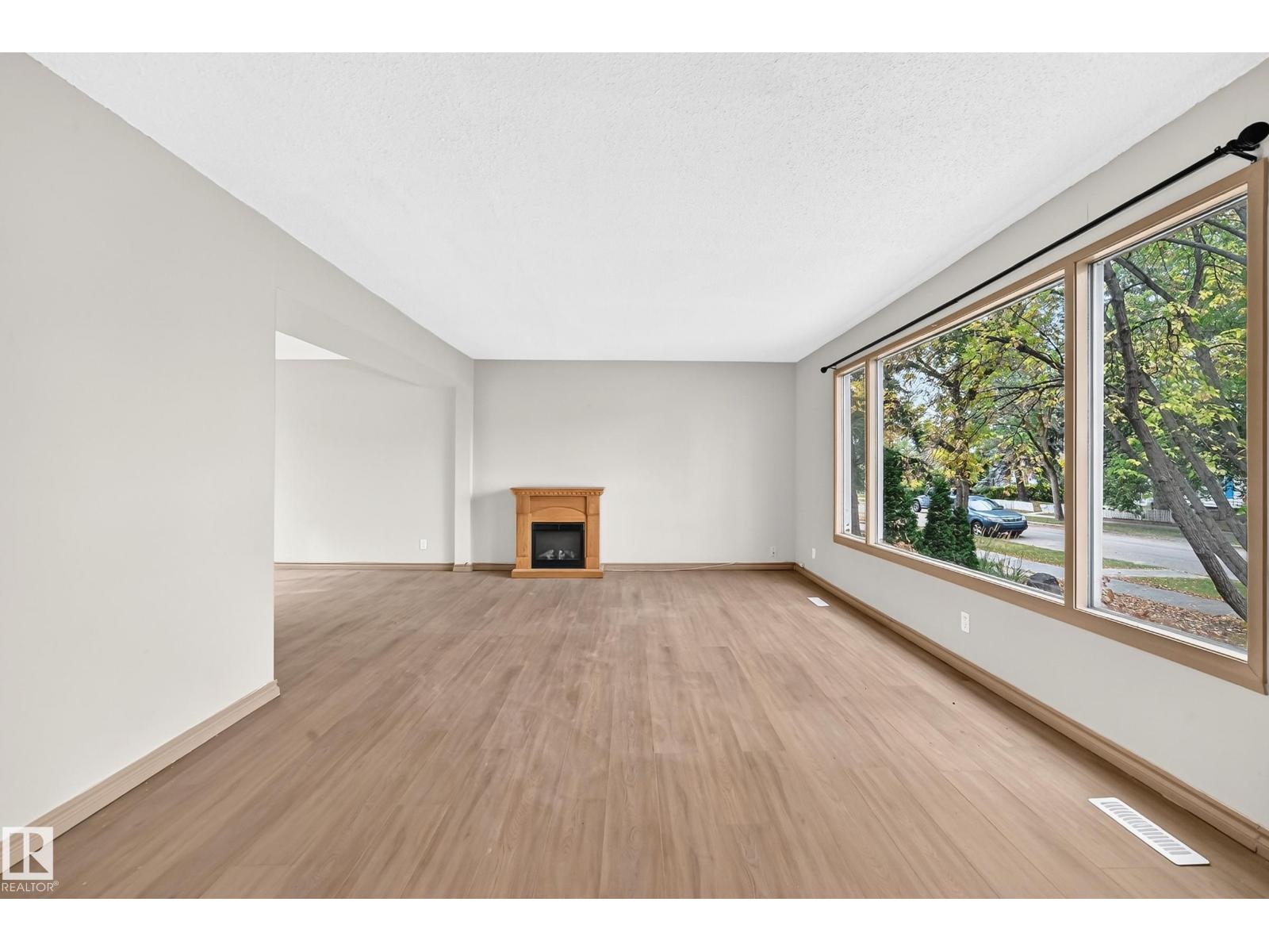 10919 69 Av Nw Property Photo 12