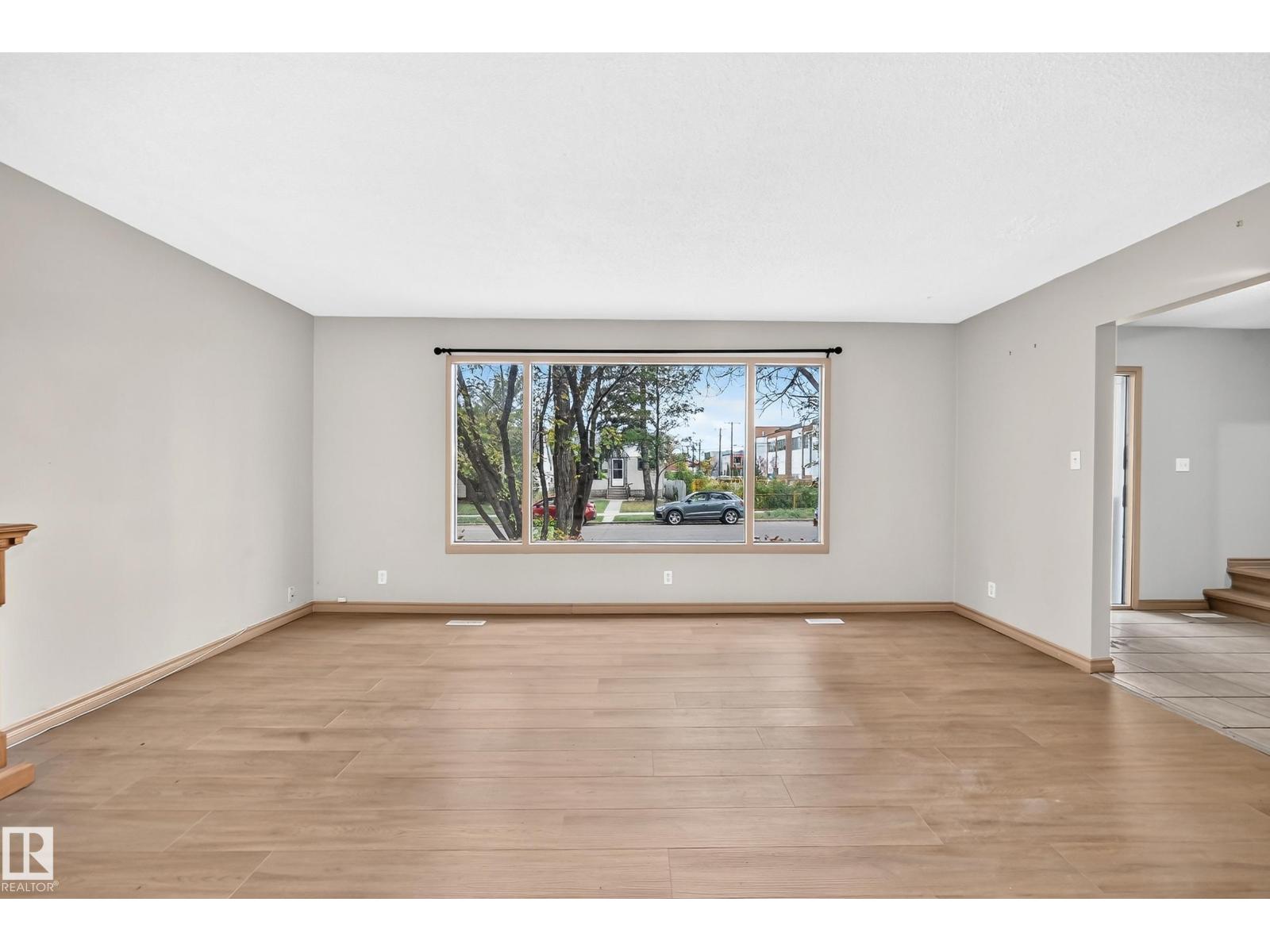 10919 69 Av Nw Property Photo 16