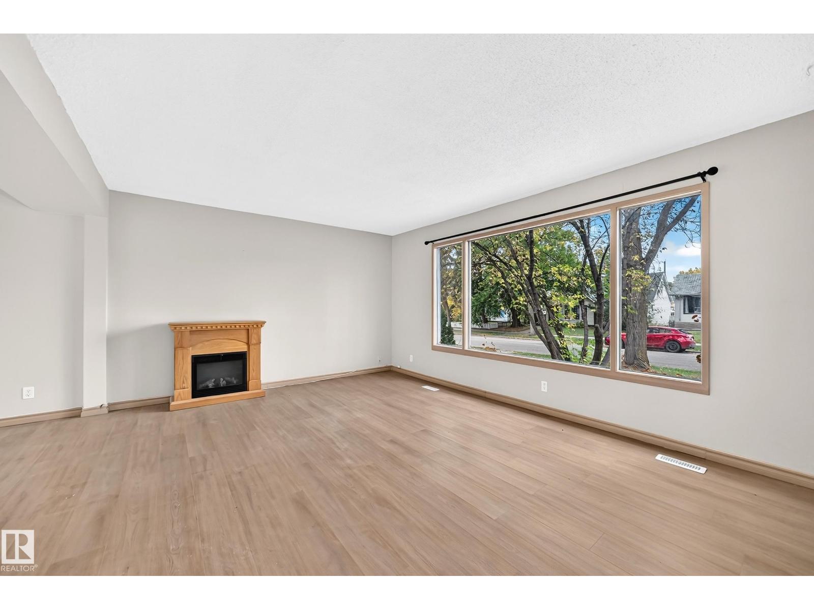 10919 69 Av Nw Property Photo 17