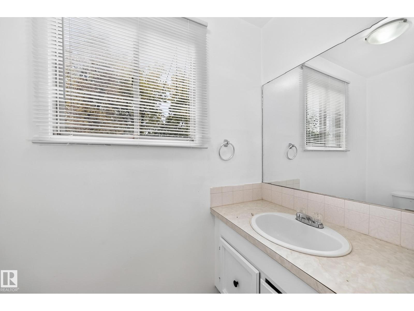 10919 69 Av Nw Property Photo 21