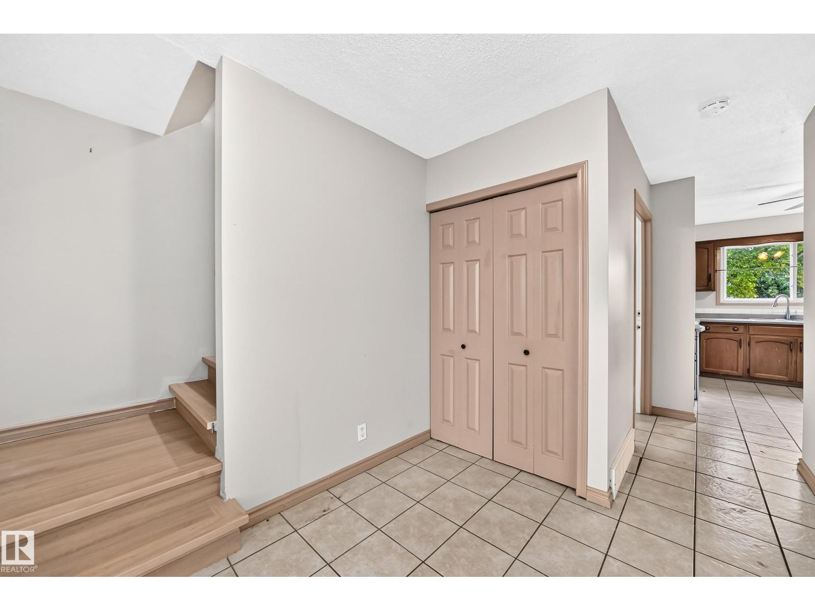 10919 69 Av Nw Property Photo 27