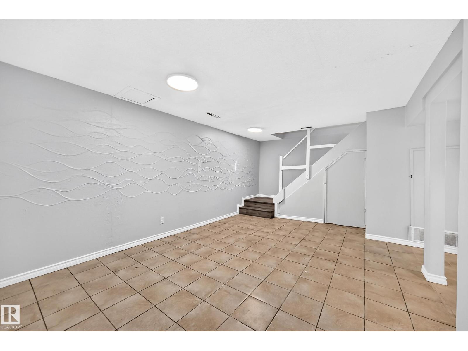 10919 69 Av Nw Property Photo 40