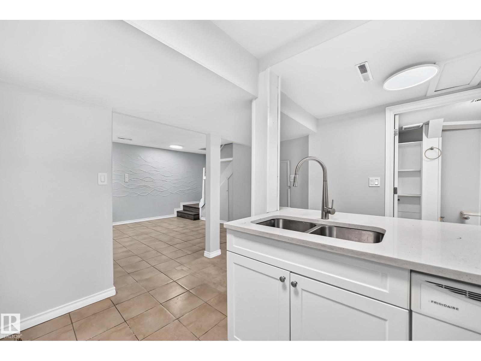 10919 69 Av Nw Property Photo 44