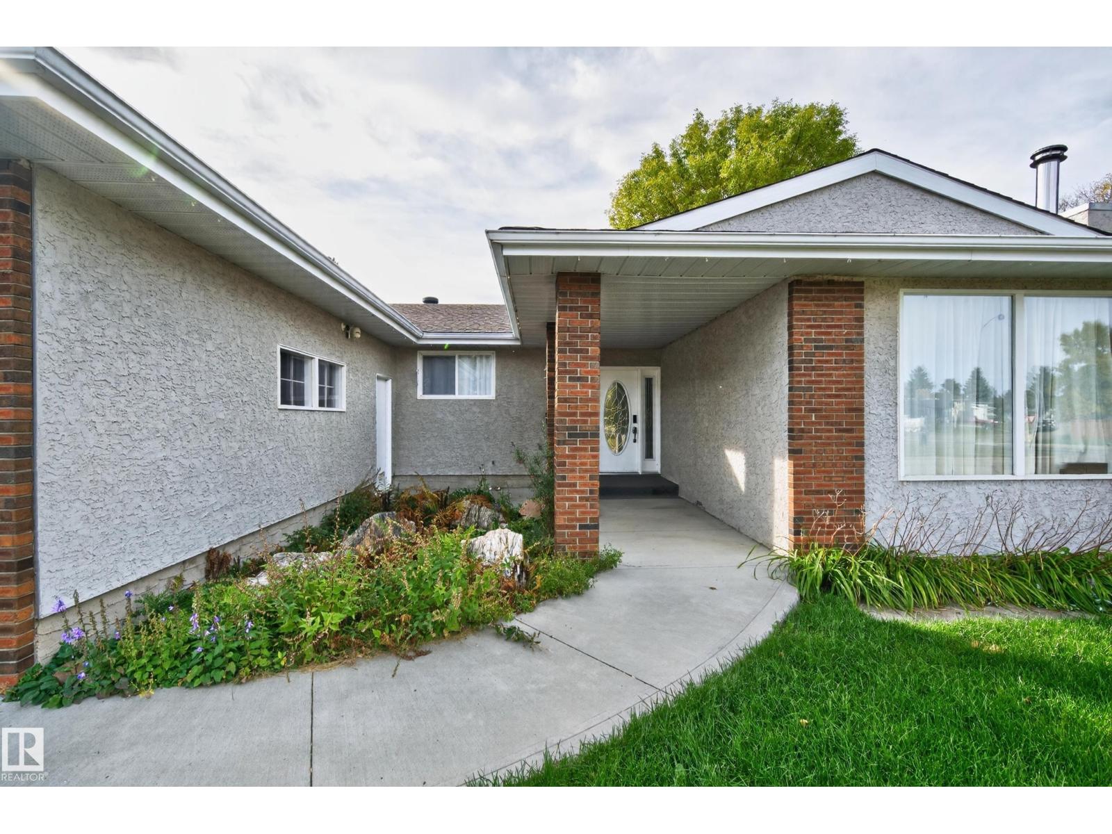 109 Evergreen Cr Property Photo 2