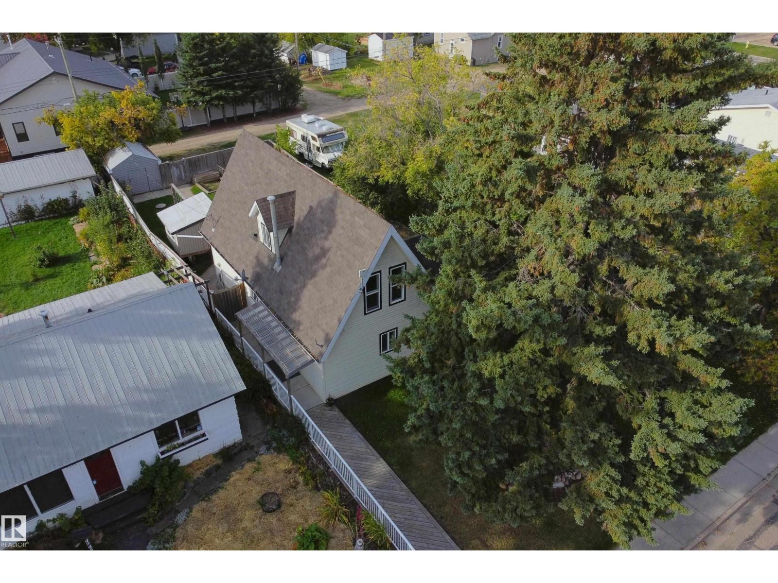 4947 49 Avenue Property Photo 1