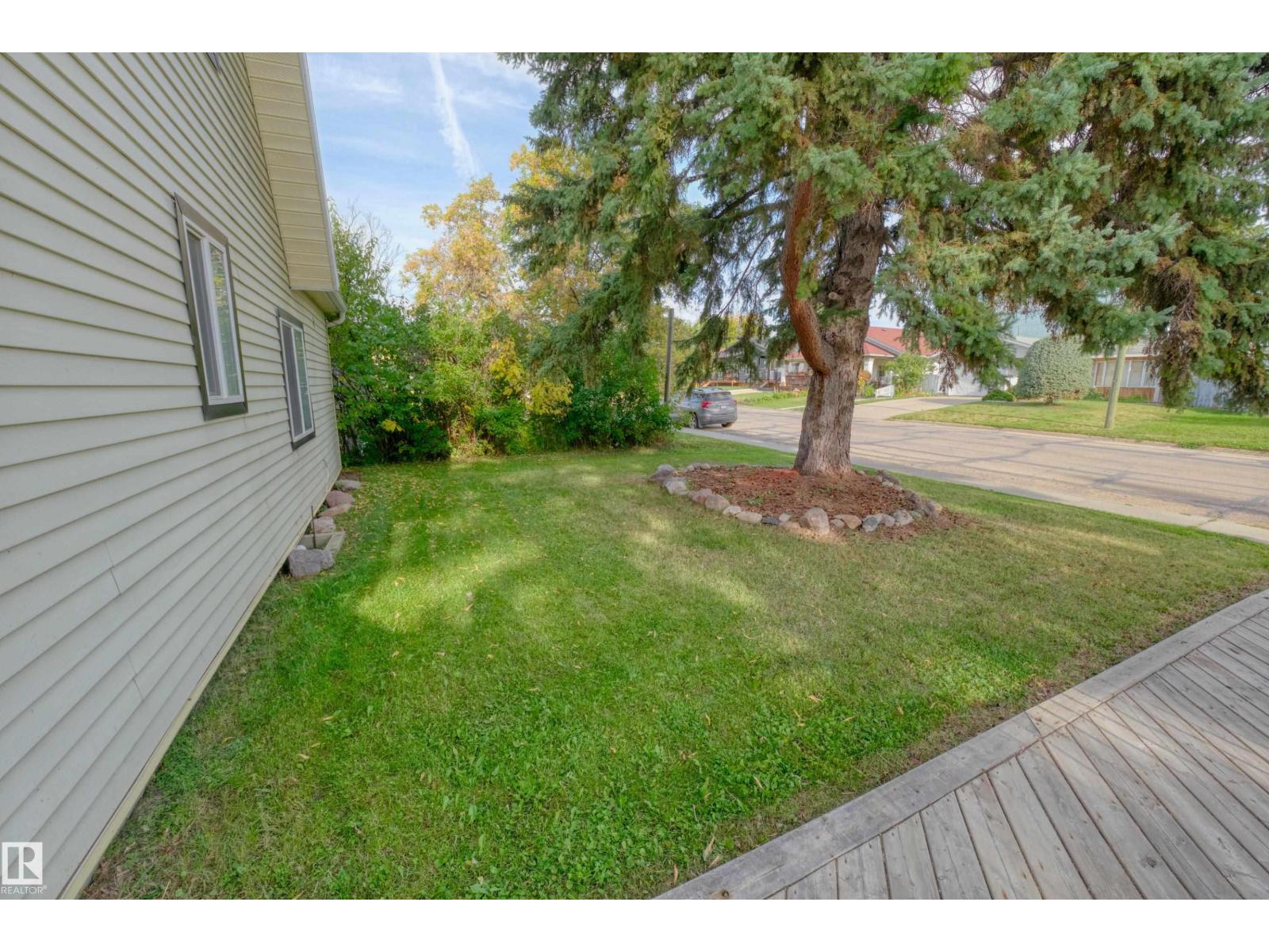 4947 49 Avenue Property Photo 3
