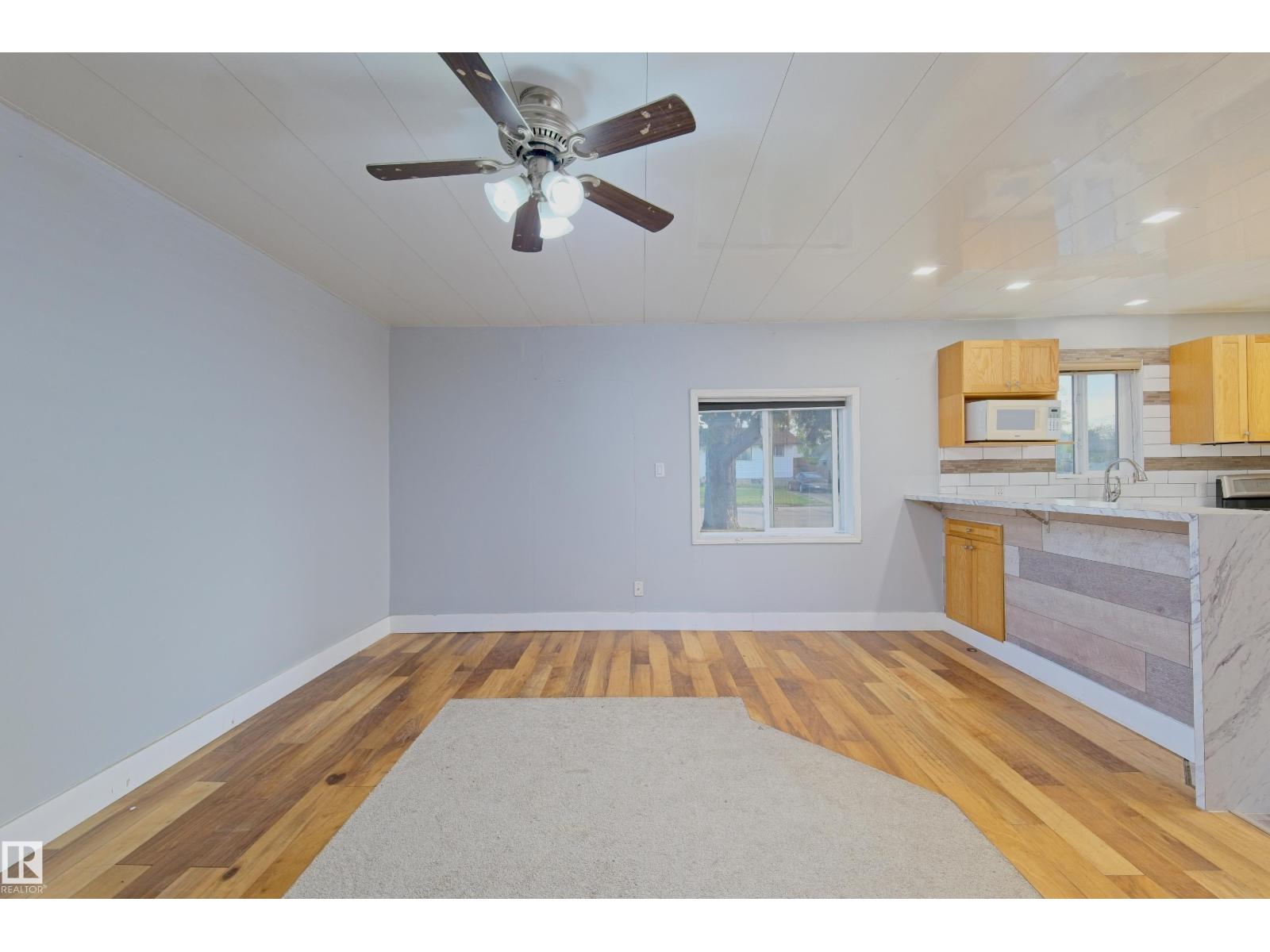 4947 49 Avenue Property Photo 16