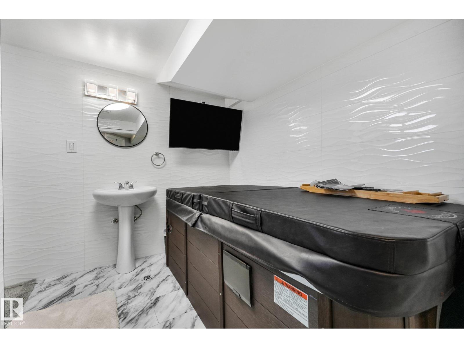 10218 167a Av Nw Property Photo 44