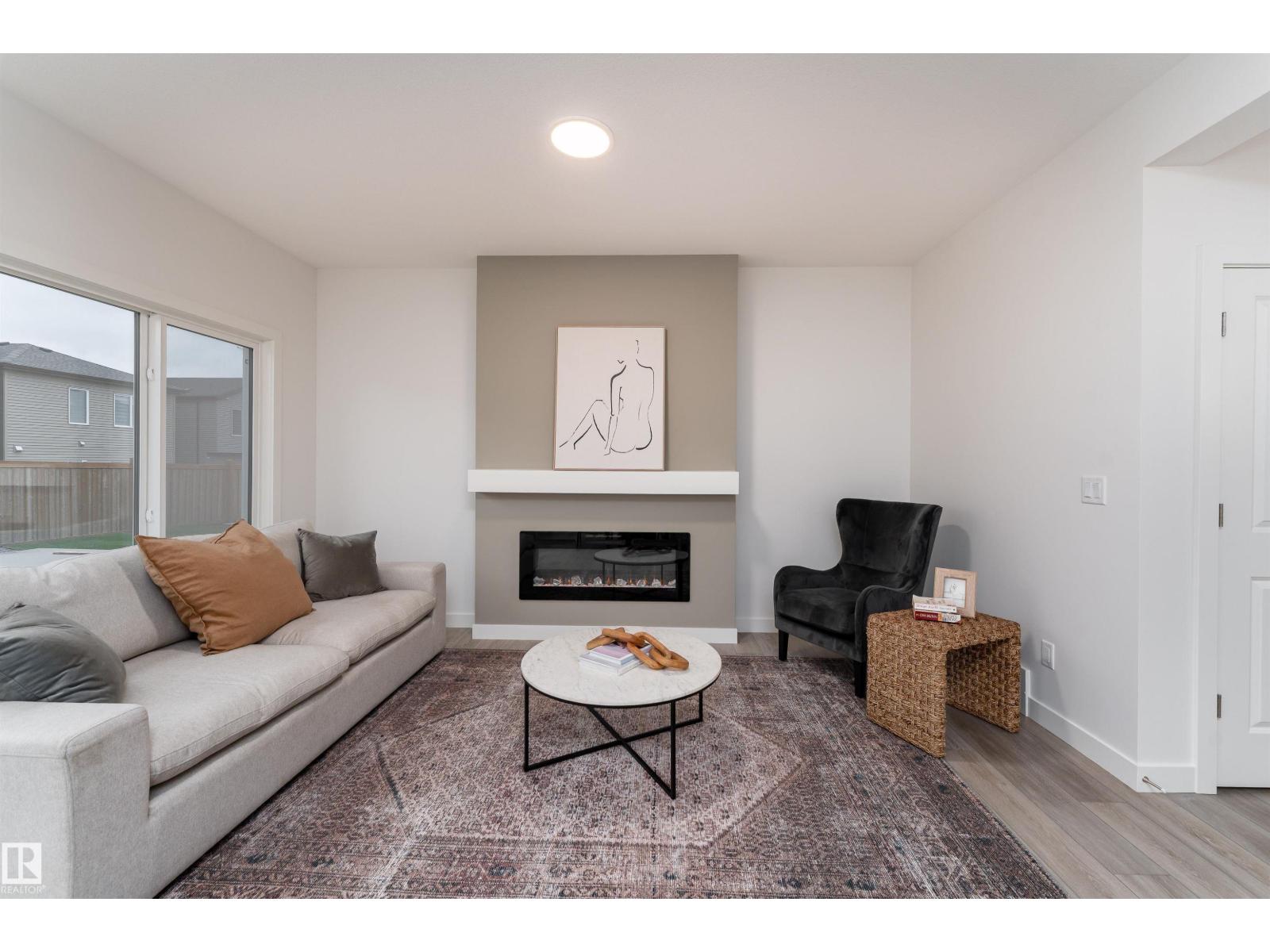 332 27 St Sw Property Photo 3