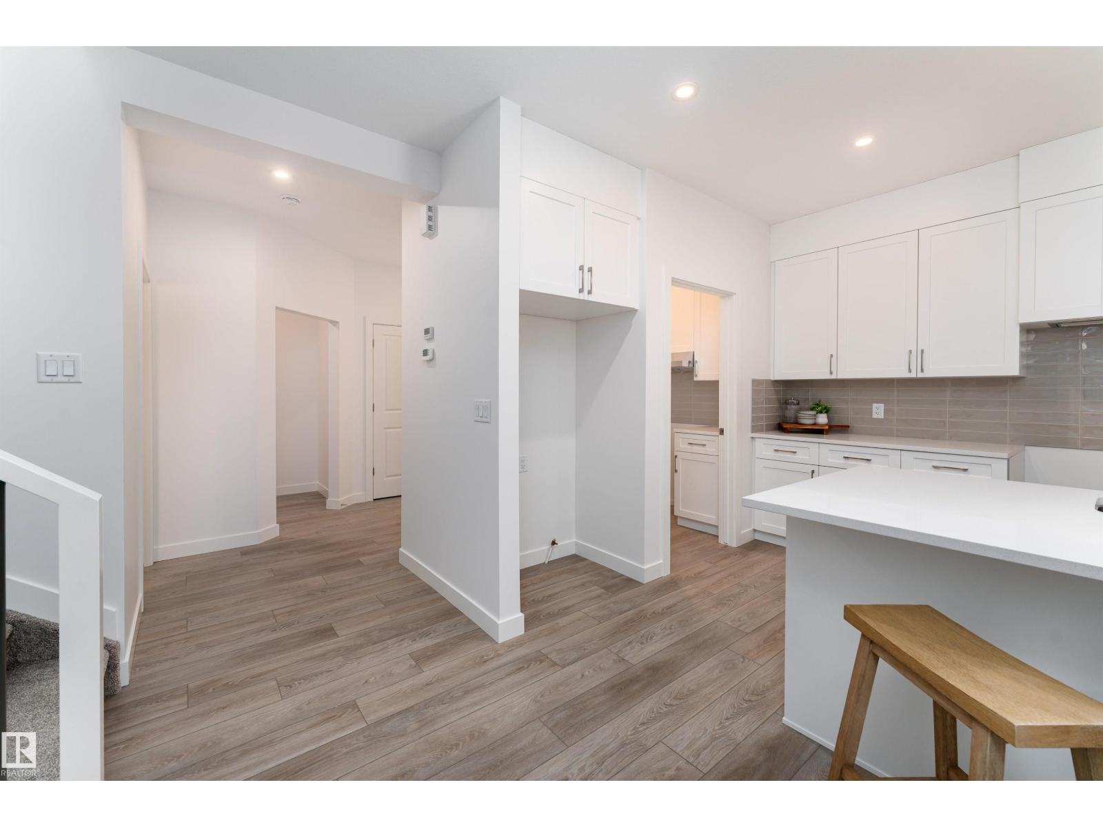 332 27 St Sw Property Photo 13