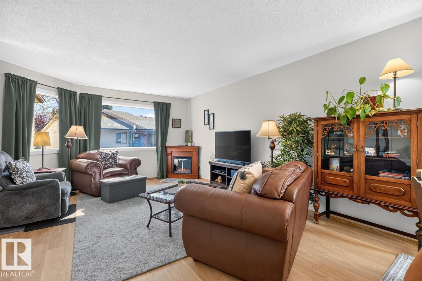 10860 11 Av Nw Property Photo 3