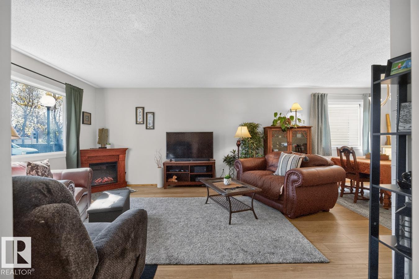 10860 11 Av Nw Property Photo 4