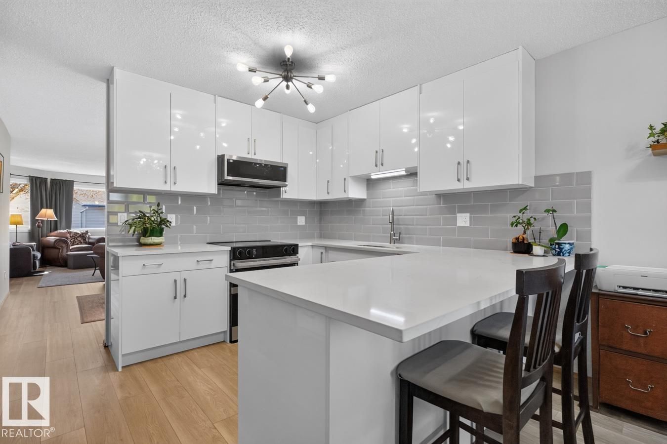 10860 11 Av Nw Property Photo 8