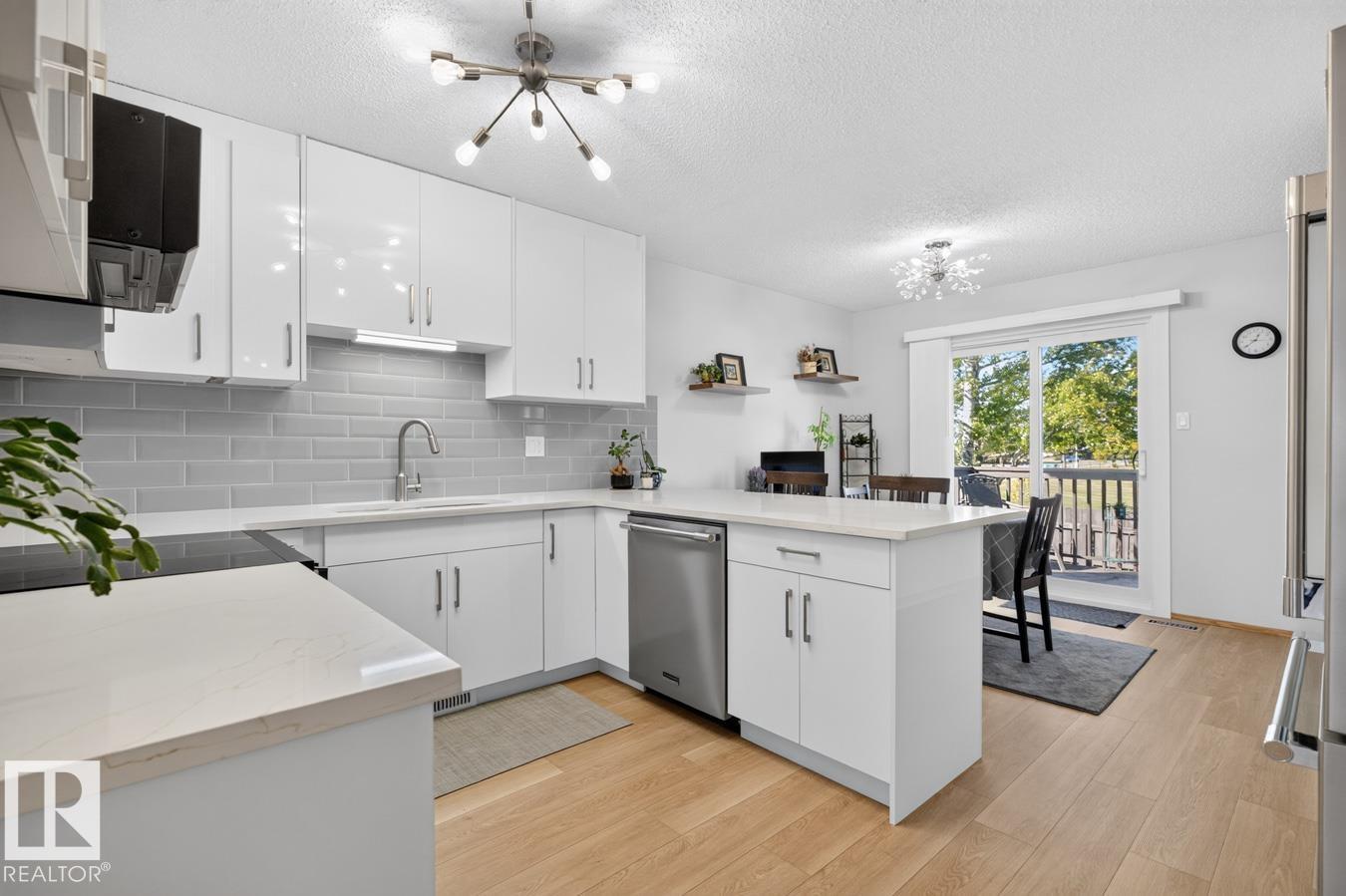 10860 11 Av Nw Property Photo 10