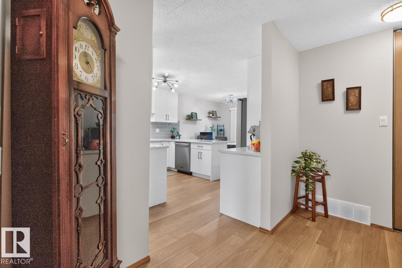 10860 11 Av Nw Property Photo 16