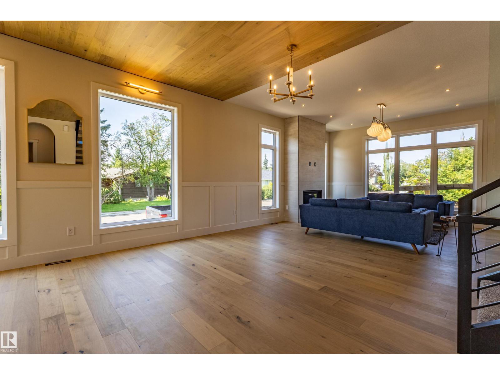 4142 122 St Nw Property Photo 18