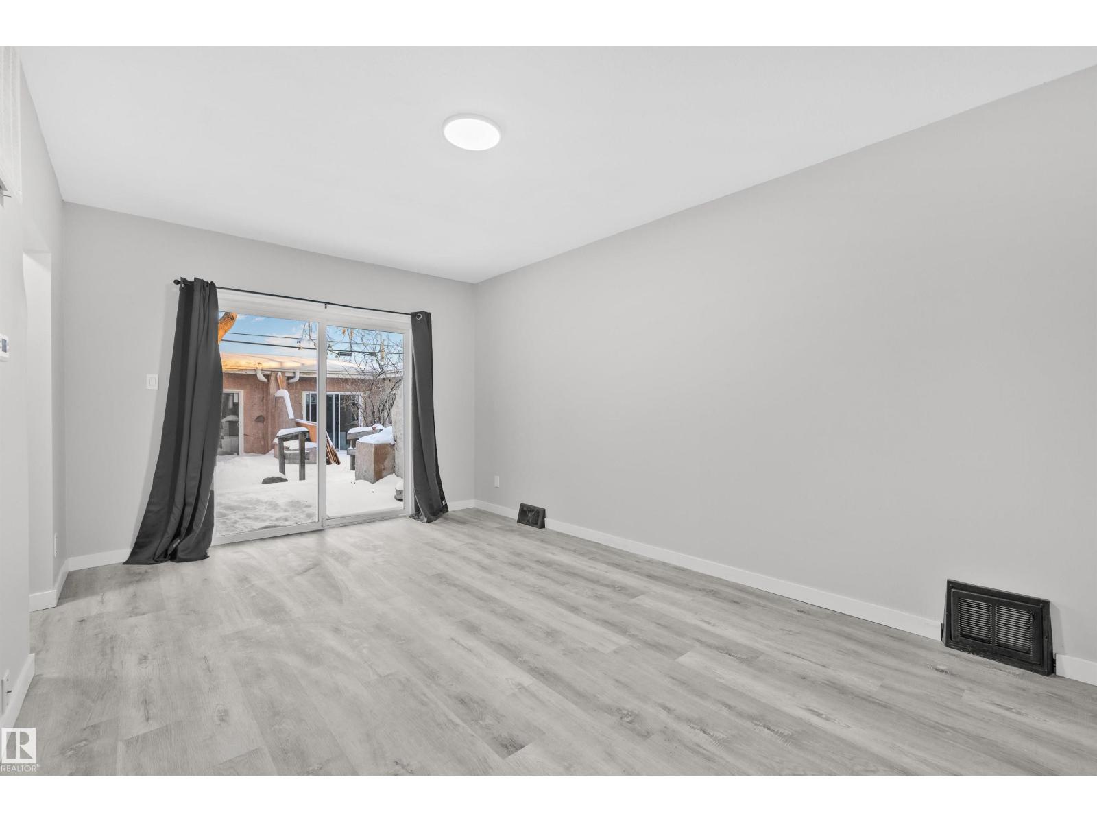 #2 10049 154 St Nw Property Photo 2
