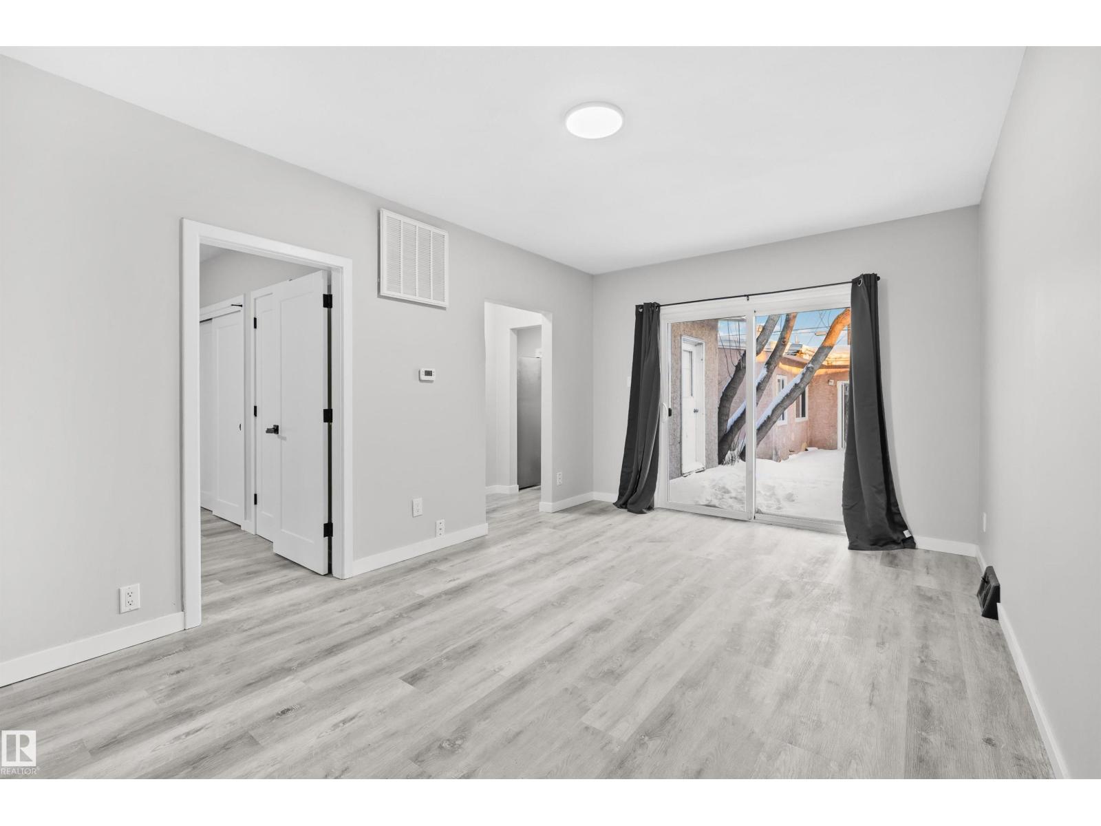 #2 10049 154 St Nw Property Photo 3