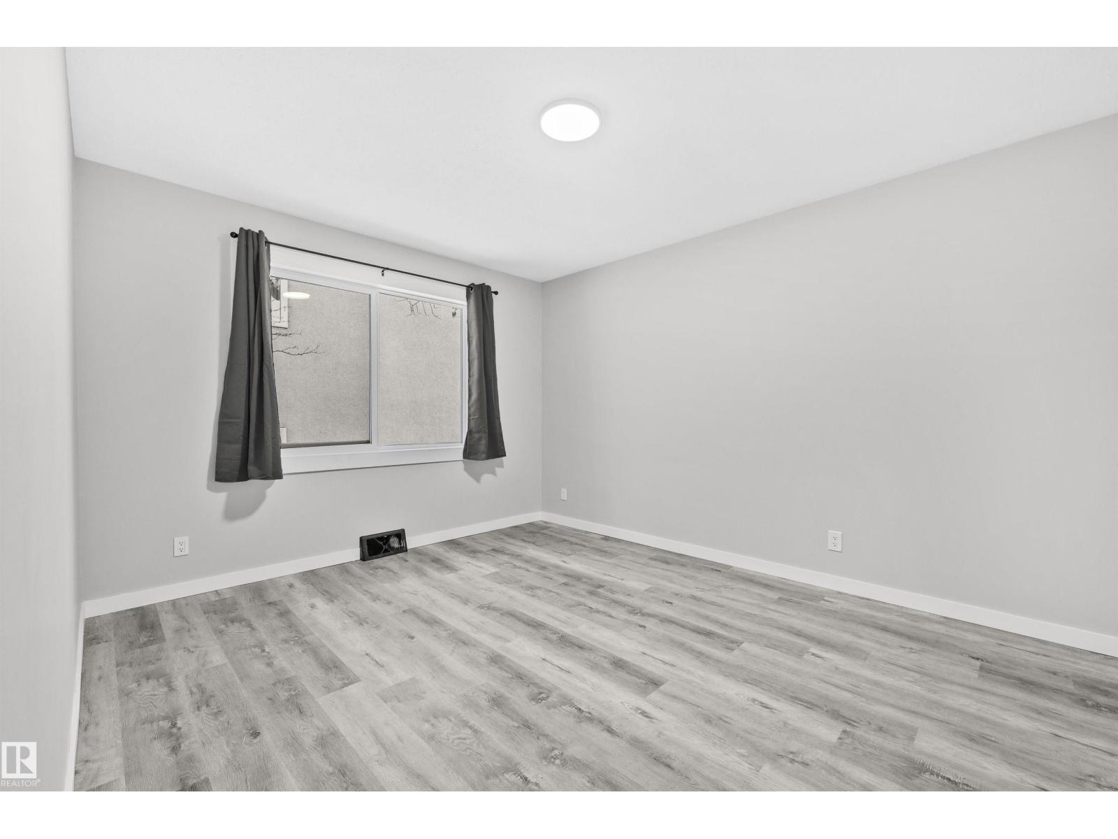 #2 10049 154 St Nw Property Photo 8
