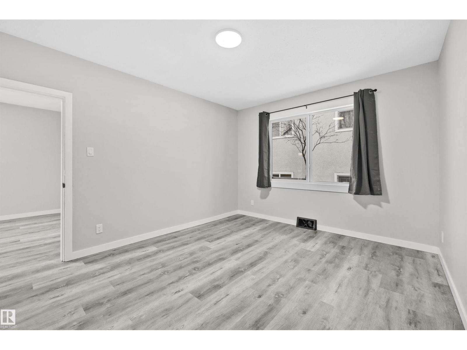 #2 10049 154 St Nw Property Photo 9