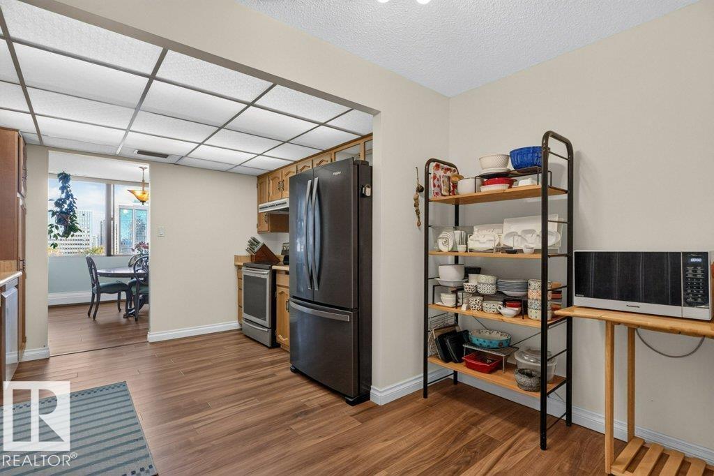 #703 9921 104 St Nw Property Photo 7