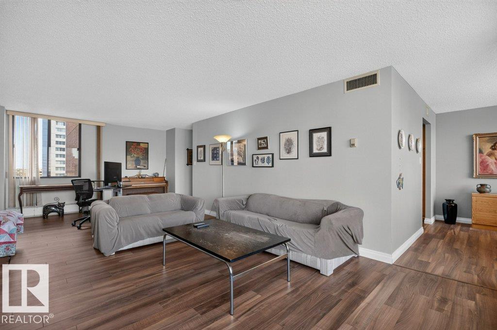 #703 9921 104 St Nw Property Photo 17