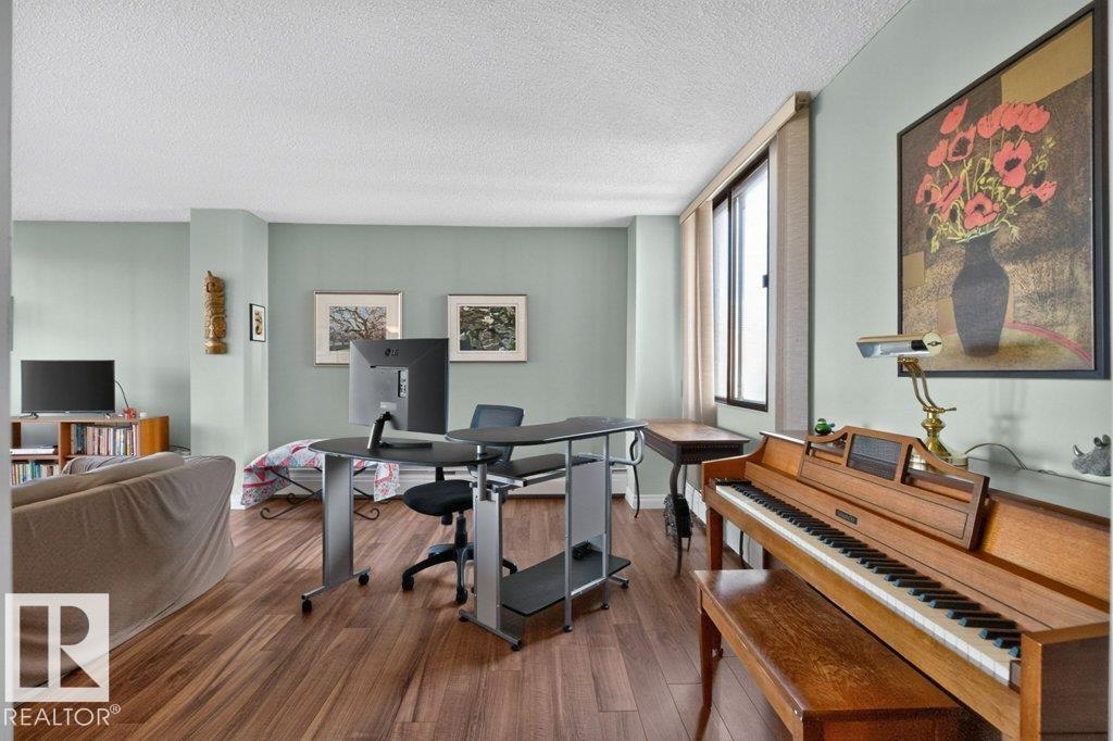 #703 9921 104 St Nw Property Photo 18