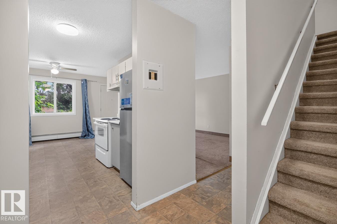 #106 237 Woodvale Rd Nw Property Photo 10