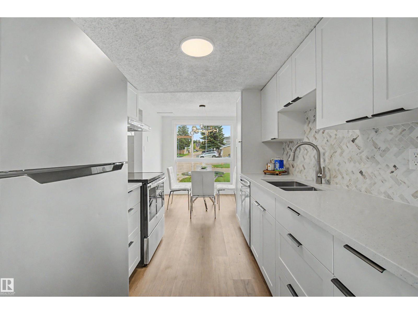 215 Grandin Vg Property Photo 8