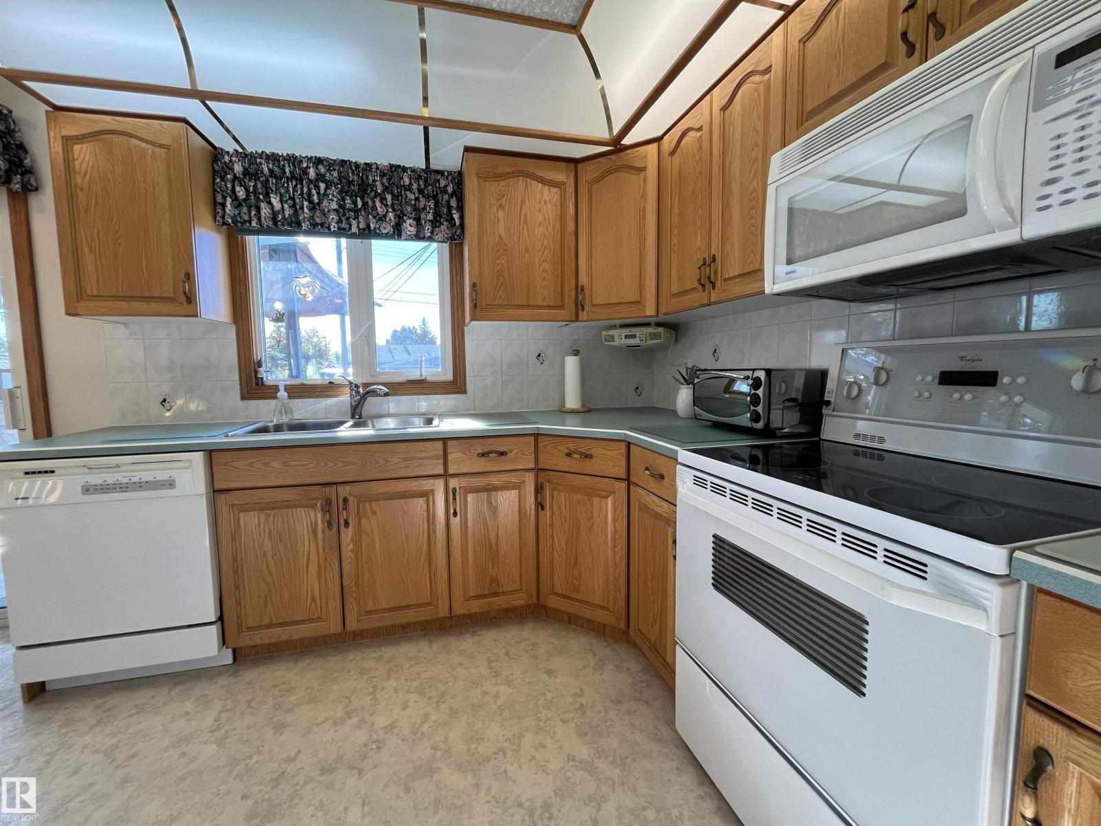 16131 110b Av Nw Property Photo 1