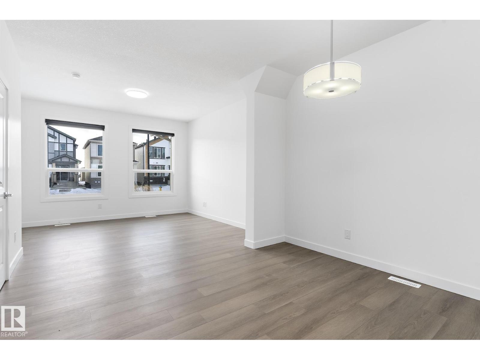 #upper 6630 46 Av Property Photo 11