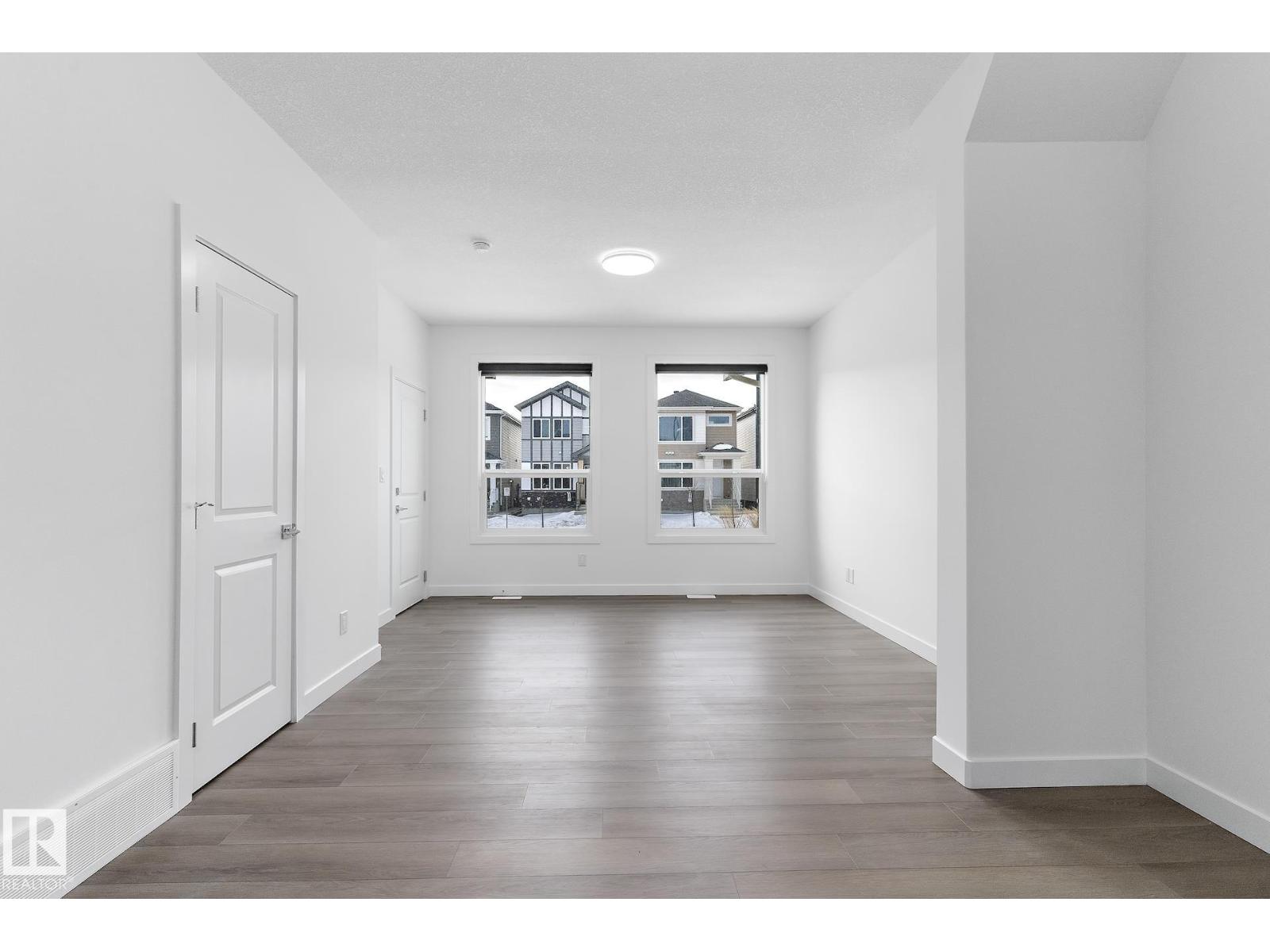 #upper 6630 46 Av Property Photo 12