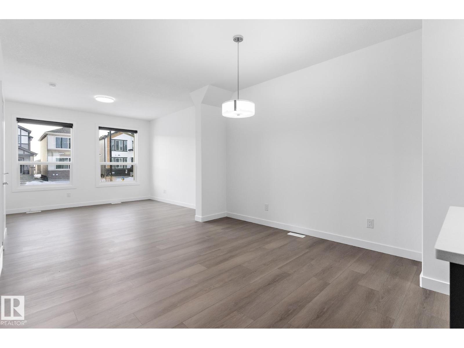 #upper 6630 46 Av Property Photo 14