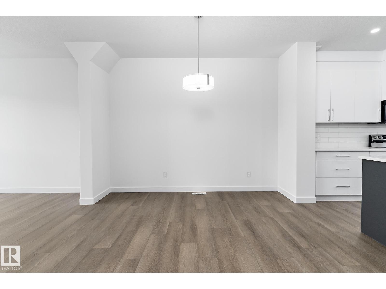 #upper 6630 46 Av Property Photo 15