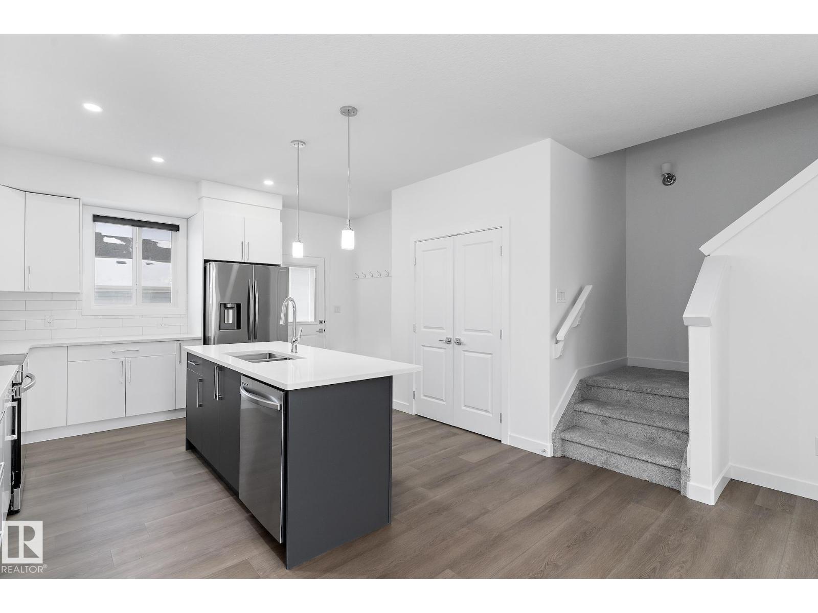 #upper 6630 46 Av Property Photo 16
