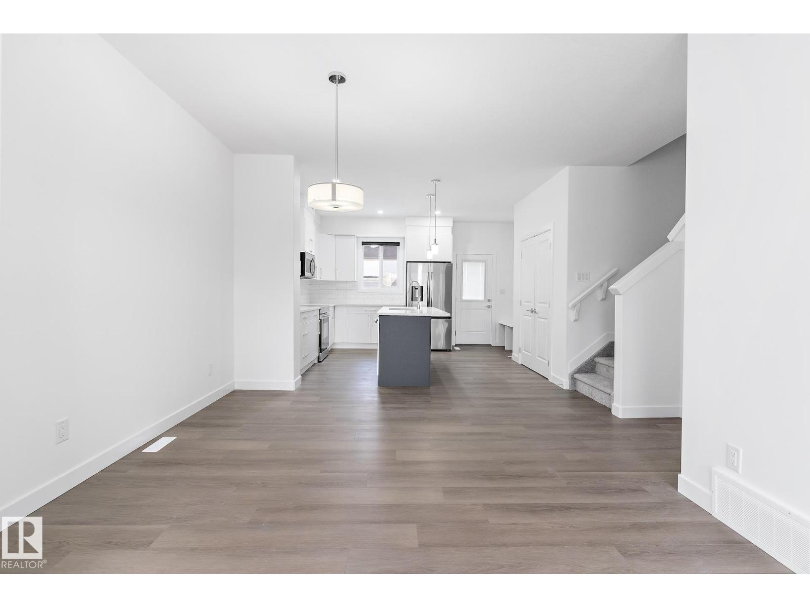 #upper 6630 46 Av Property Photo 17