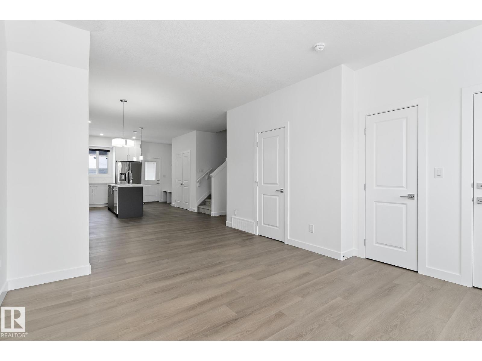 #upper 6630 46 Av Property Photo 20