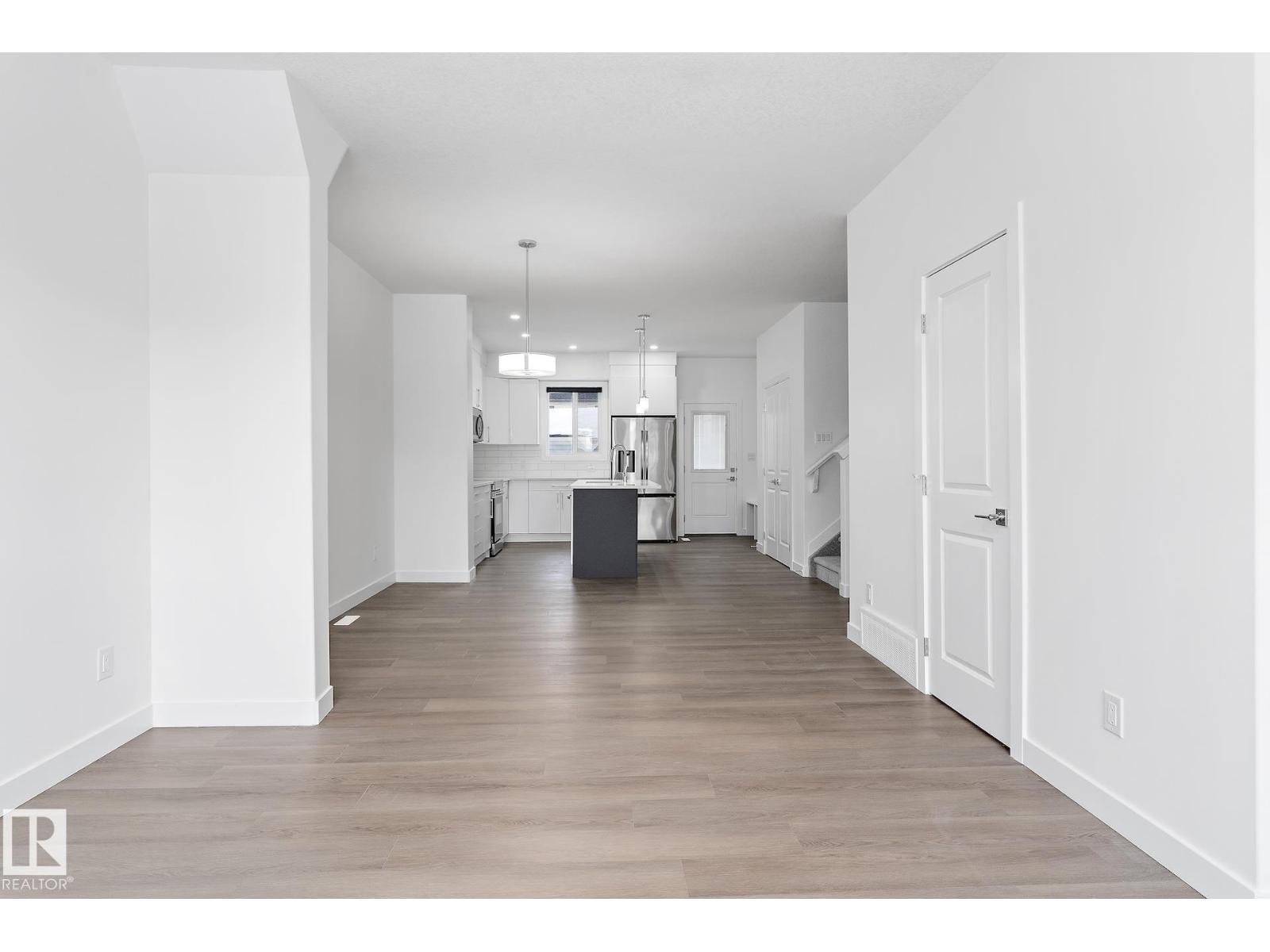 #upper 6630 46 Av Property Photo 21