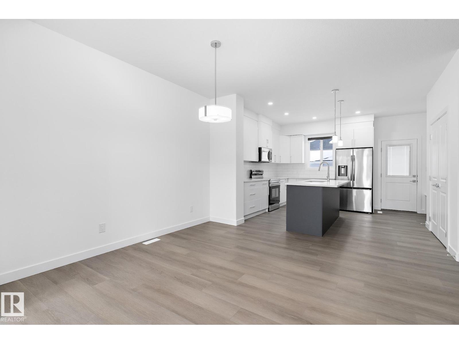 #upper 6630 46 Av Property Photo 22