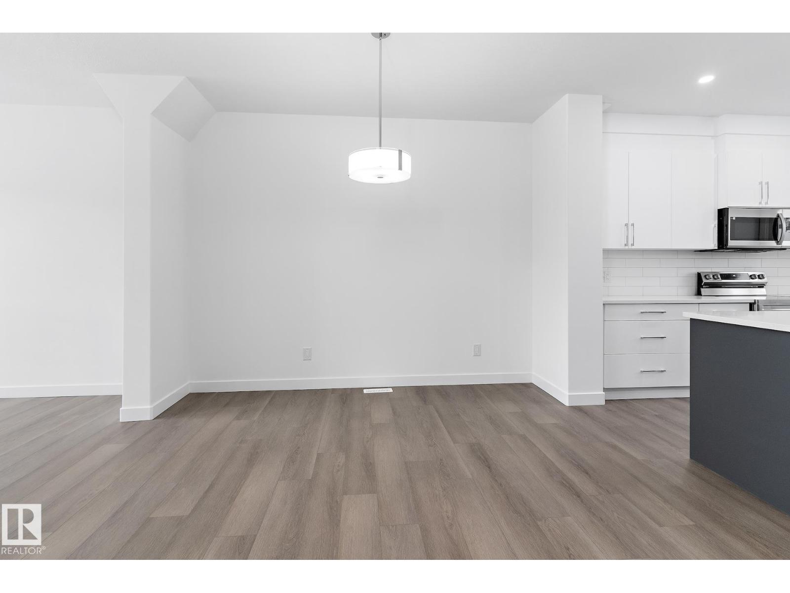 #upper 6630 46 Av Property Photo 23