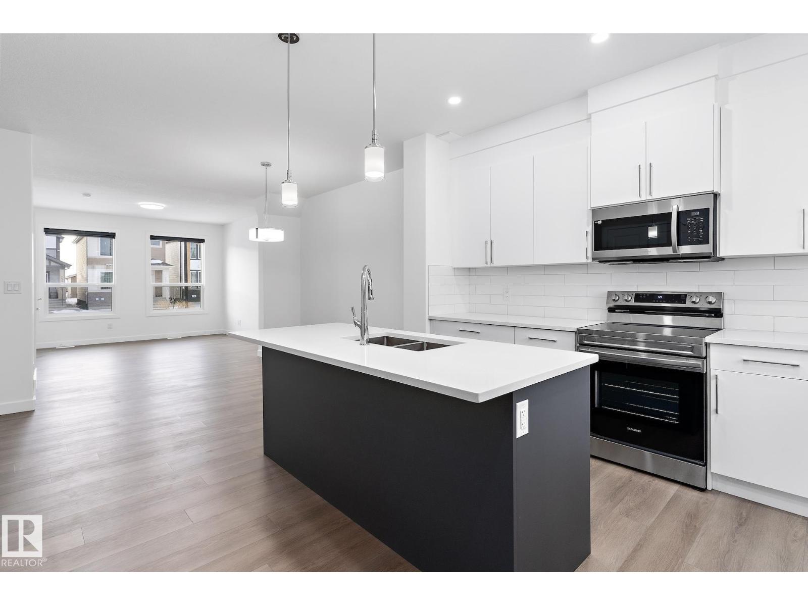 #upper 6630 46 Av Property Photo 25