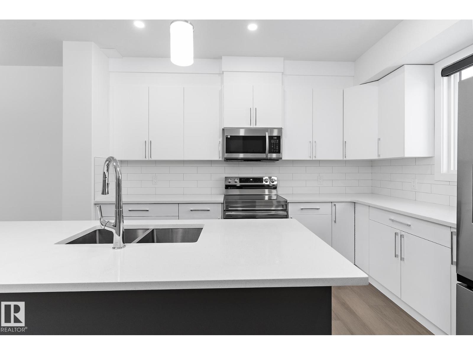 #upper 6630 46 Av Property Photo 26