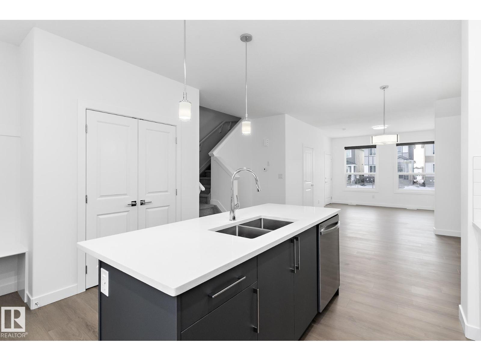 #upper 6630 46 Av Property Photo 27