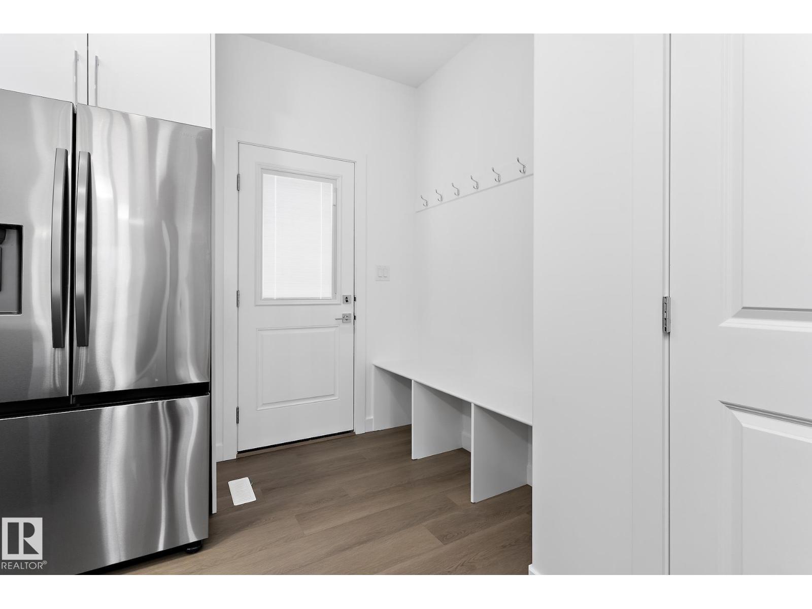 #upper 6630 46 Av Property Photo 28