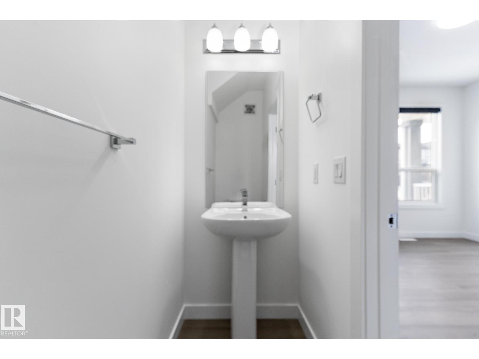 #upper 6630 46 Av Property Photo 29