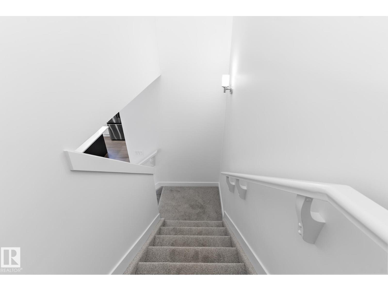 #upper 6630 46 Av Property Photo 30