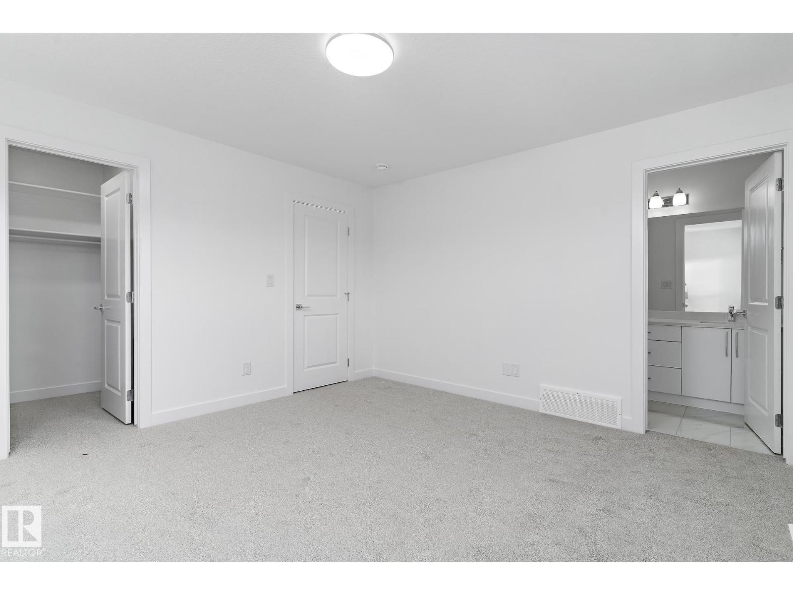 #upper 6630 46 Av Property Photo 37