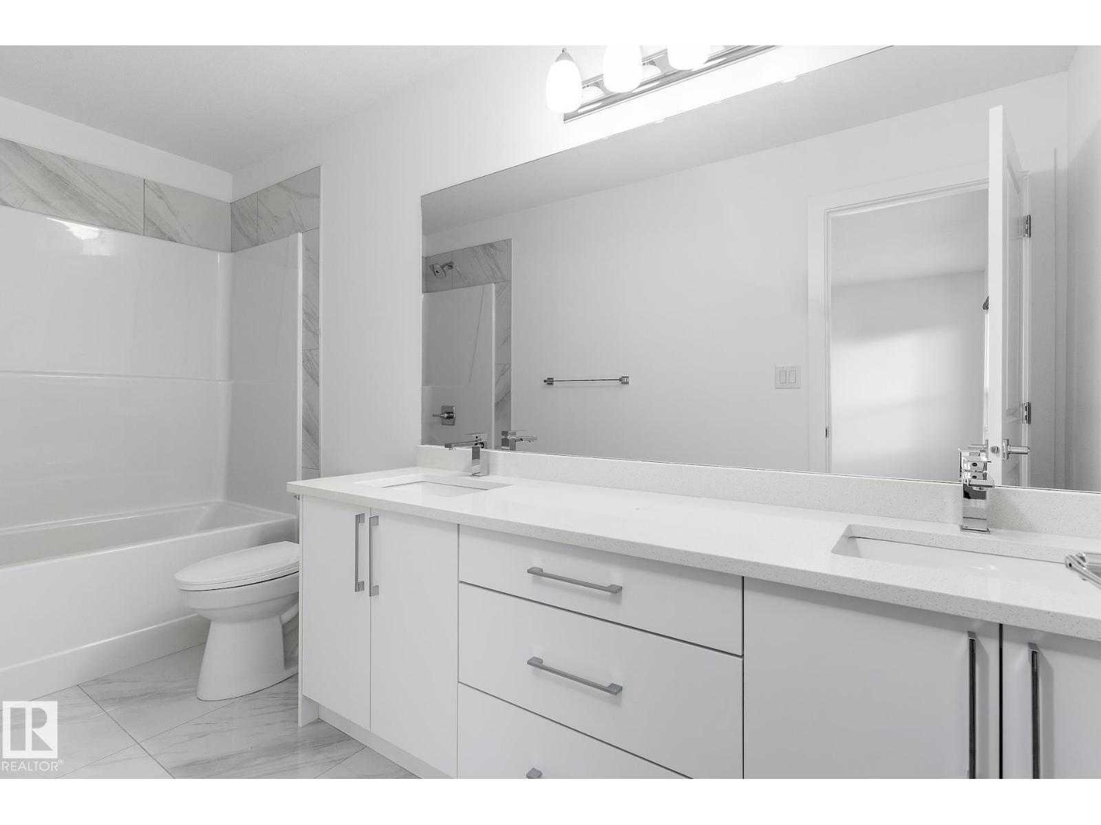 #upper 6630 46 Av Property Photo 39