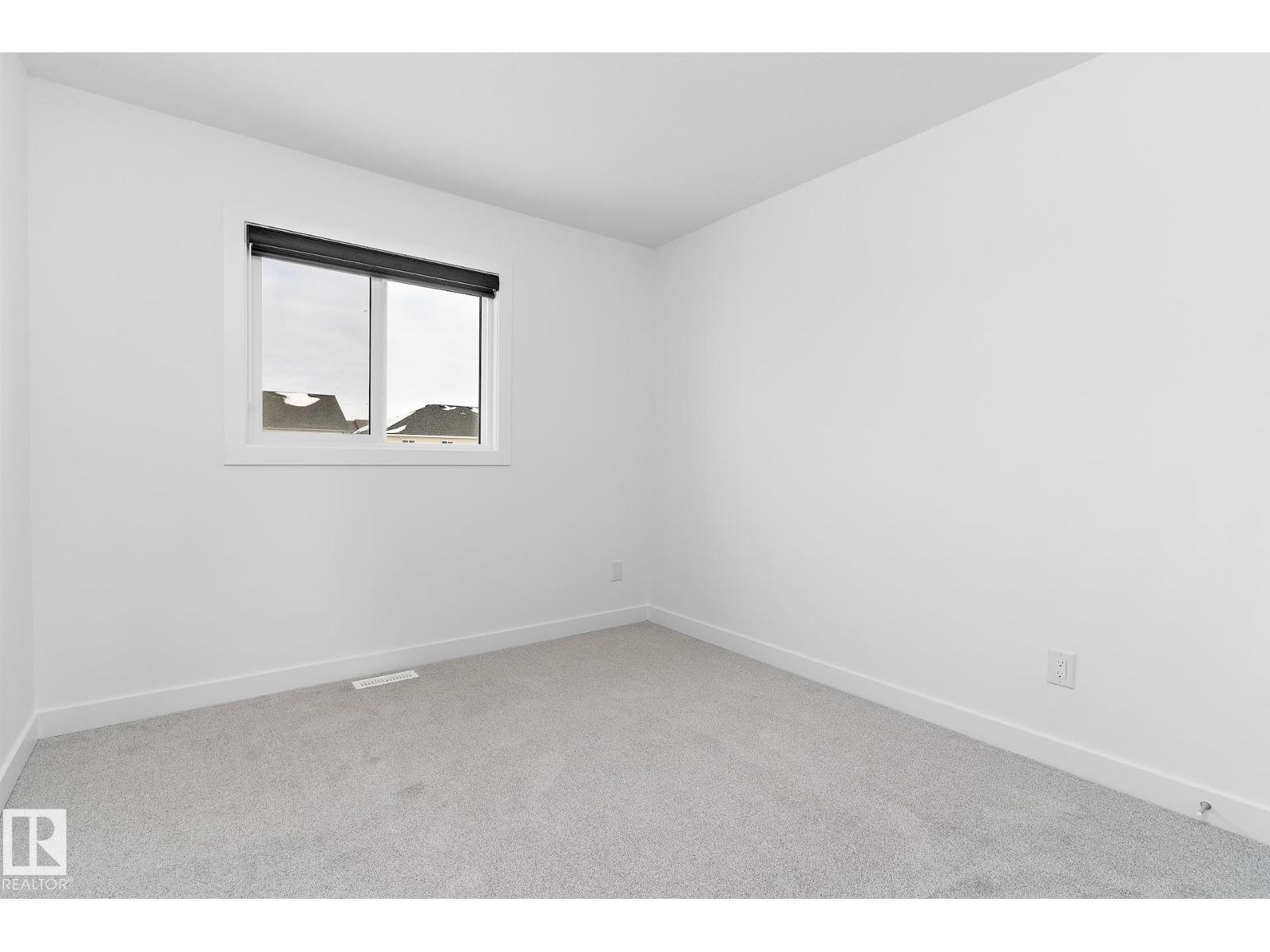#upper 6630 46 Av Property Photo 40