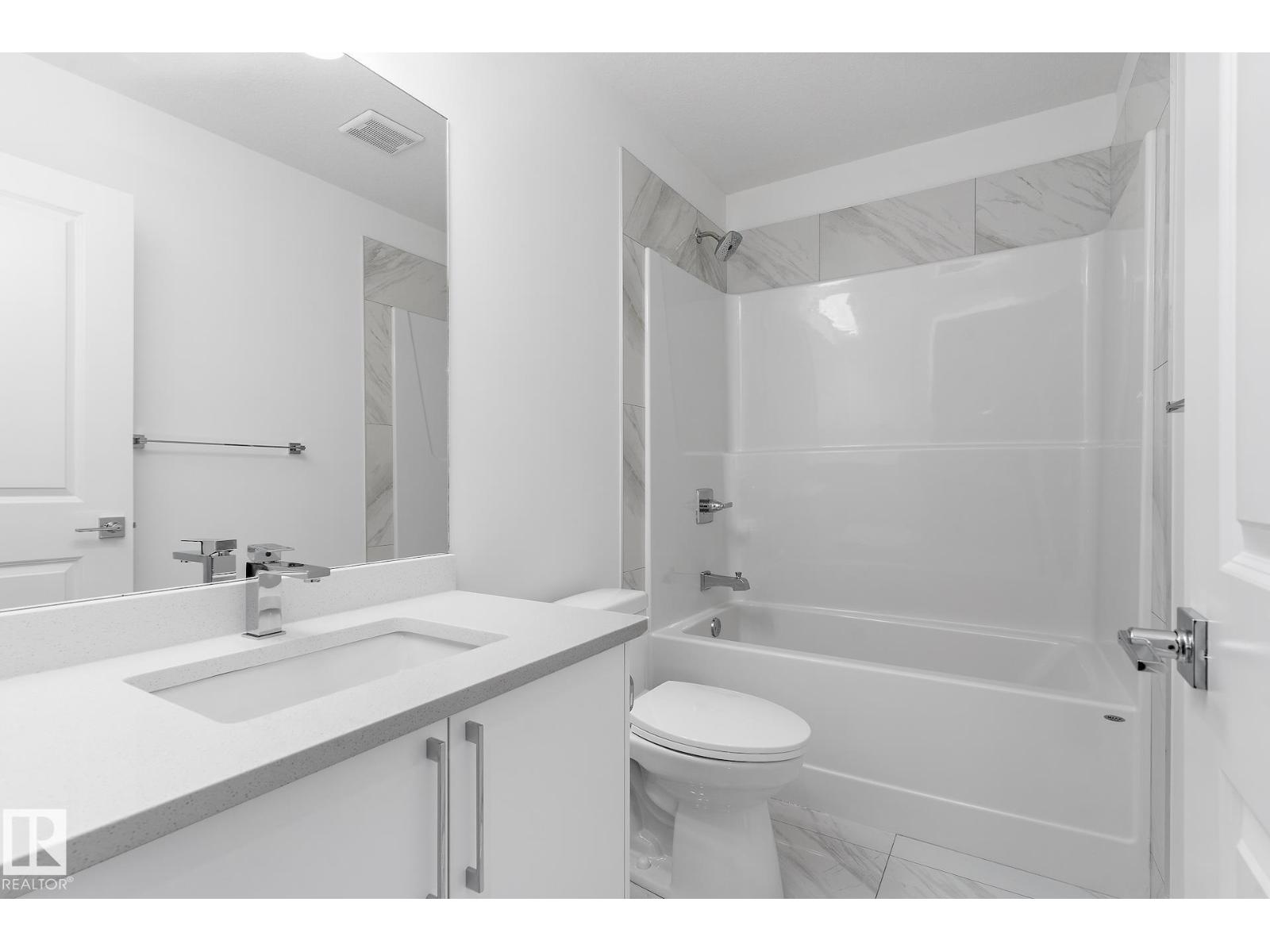 #upper 6630 46 Av Property Photo 44